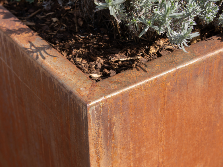 Hochbeet Edelrost mit Handlauf