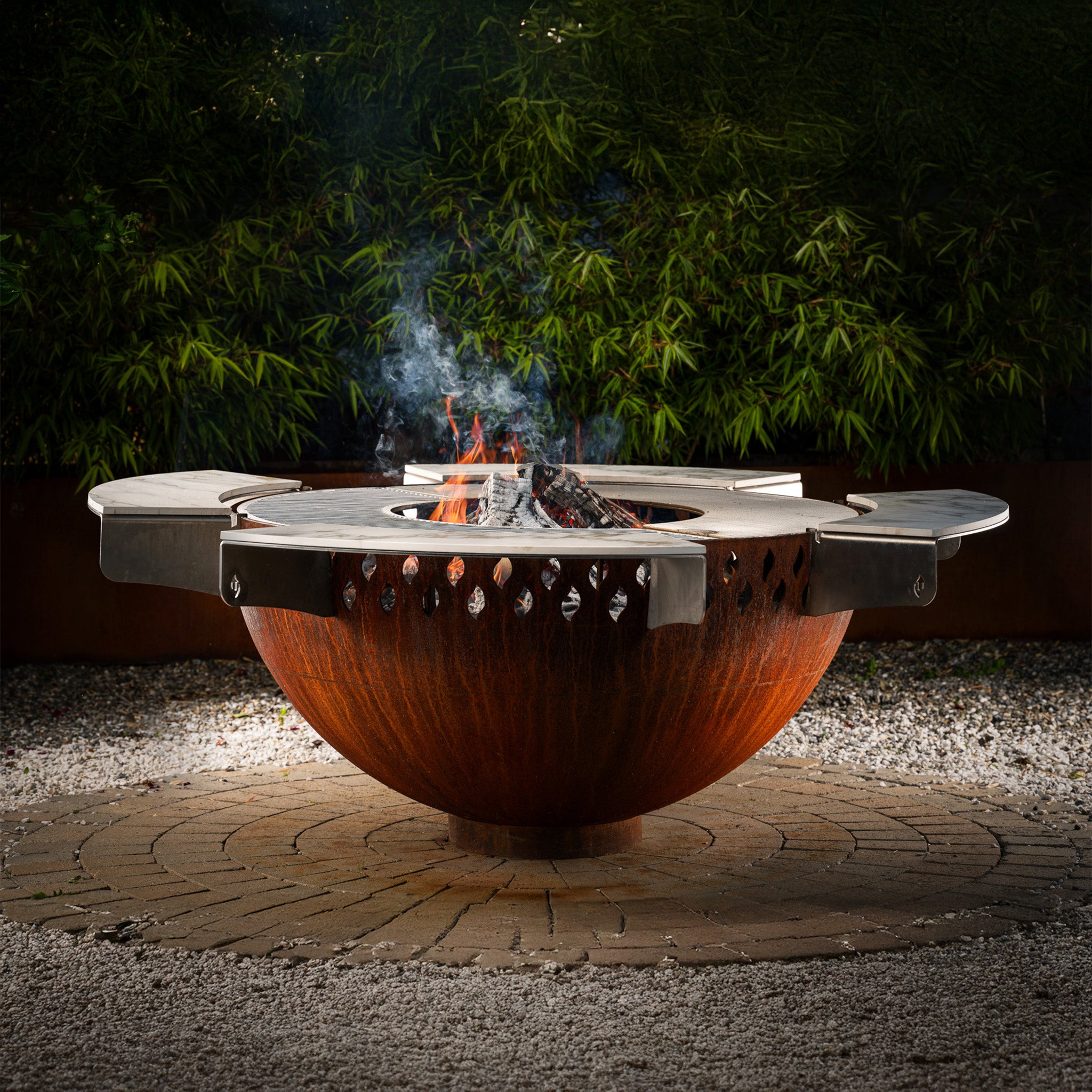 Feuerschale Rund 100 - natürliche Rostpatina - mit Grillring